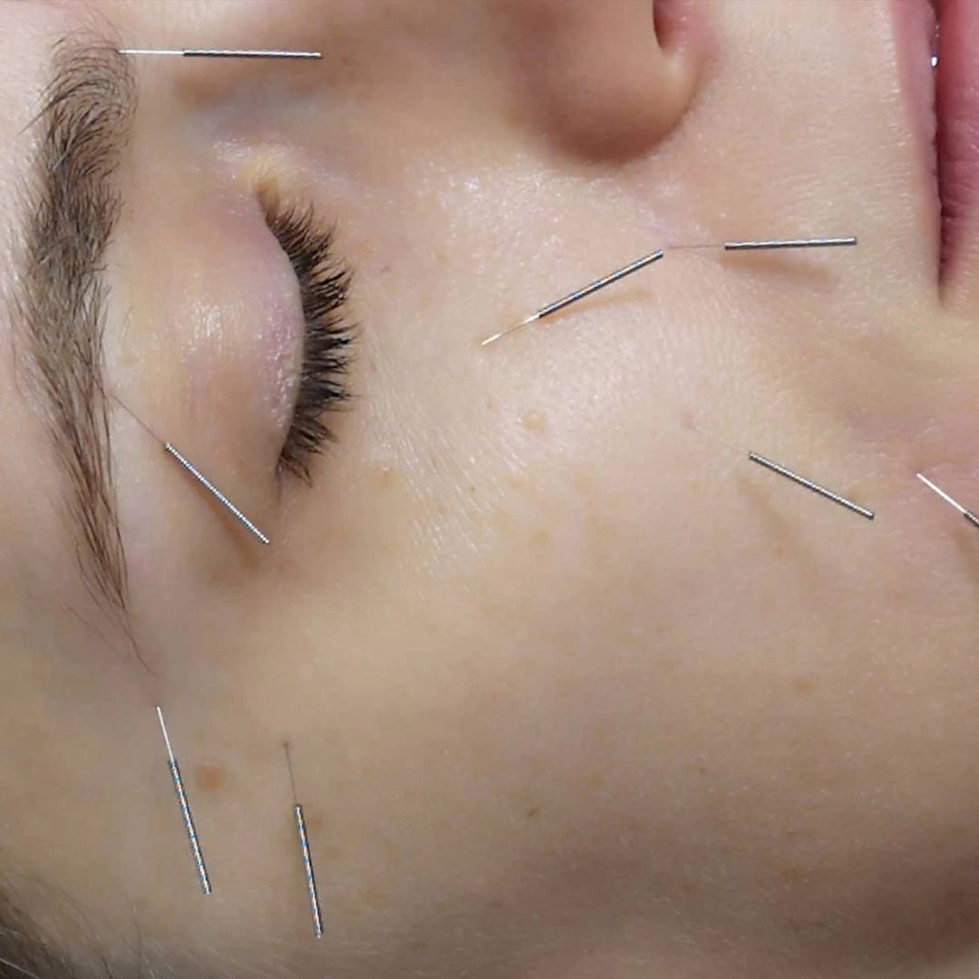 Clienta feliz en Care Beauty Place Peluquería y Centro de estética en Sant Gervasi. Ofrecemos servicios de peluquería y estética en Barcelona, cerca de Gràcia.