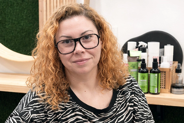 Pide tu cita con Ana en la peluquería Care Beauty Place